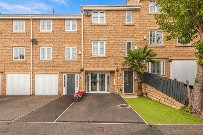 4 Bedroom Property For Sale In Brunswick Place, Heckmondwike, WF16