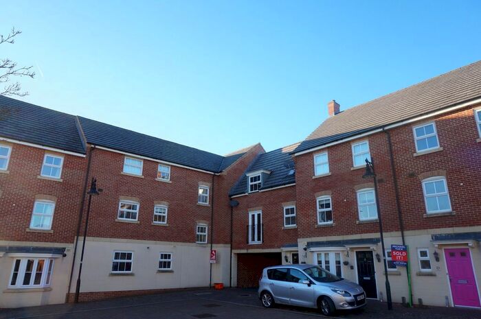 2 Bedroom Flat For Sale In Haydon End, Swindon, SN25
