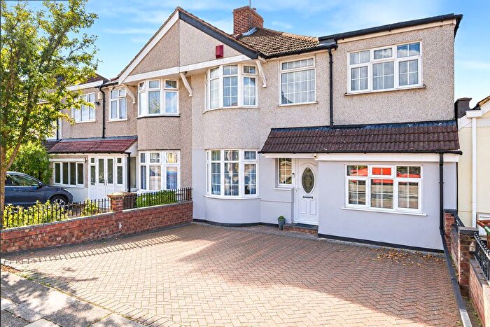 5 Bedroom Semi-Detached House For Sale In Cornwall Avenue, Welling, Kent, DA16