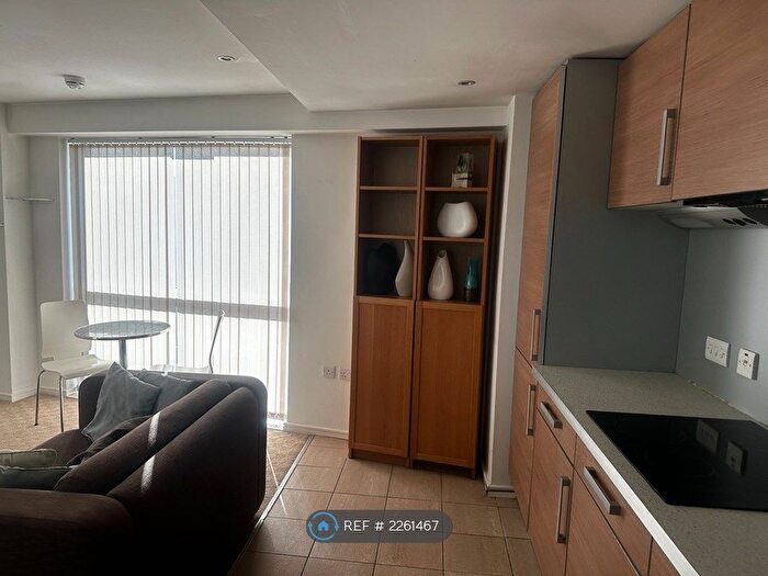 2 Bedroom Flat To Rent In Trinity One, Leeds, LS9