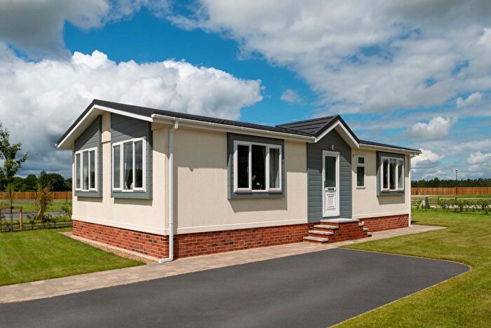 2 Bedroom Bungalow For Sale In Eastern Green, Penzance, TR18