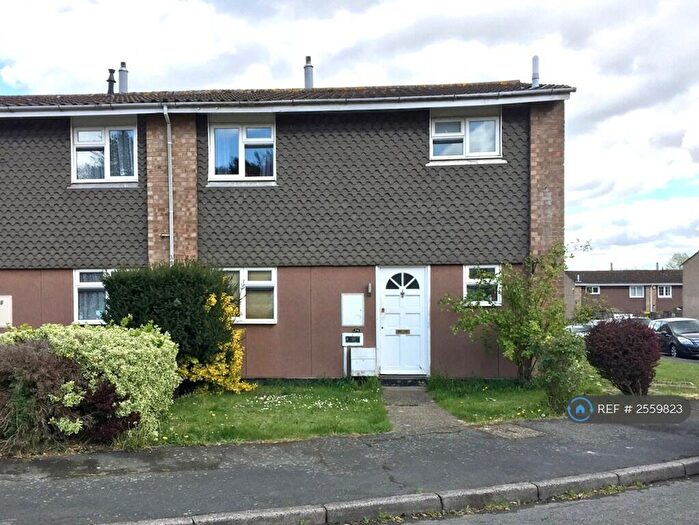 3 Bedroom Semi-Detached House To Rent In Rowan Close, Guildford, GU1