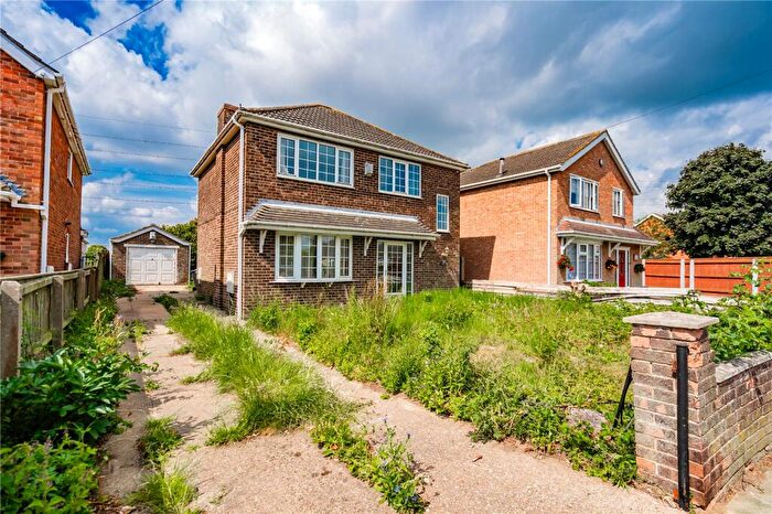 3 Bedroom Detached House For Sale In Oakwood Drive, Grimsby, Lincolnshire, DN37