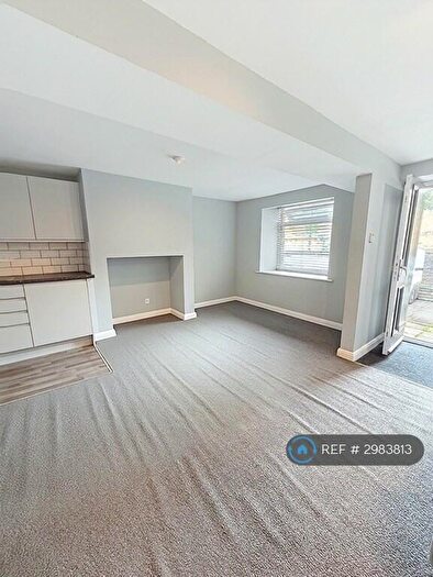 1 Bedroom Flat To Rent In School St, Halifax, HX1