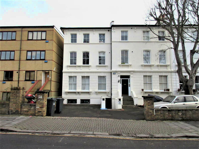 2 Bedroom Flat To Rent In The Grove, Isleworth, TW7