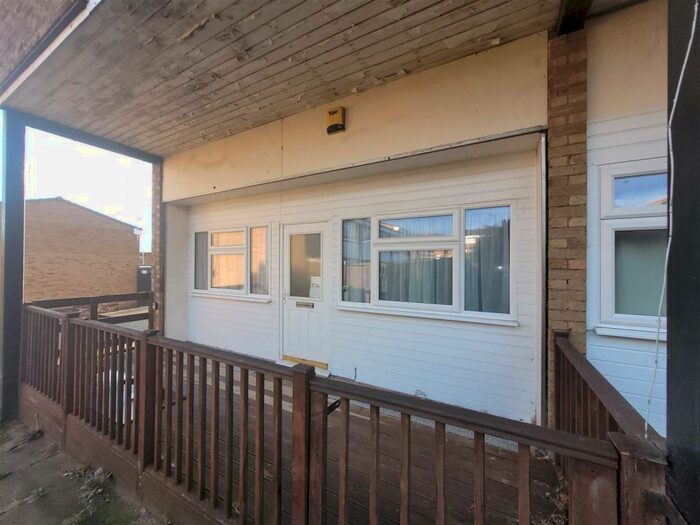 2 Bedroom Flat To Rent In The Parade, Shepshed, Leicestershire, LE12