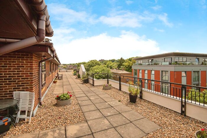 1 Bedroom Flat For Sale In Rochester Gate, High Street, Rochester, Kent, ME1
