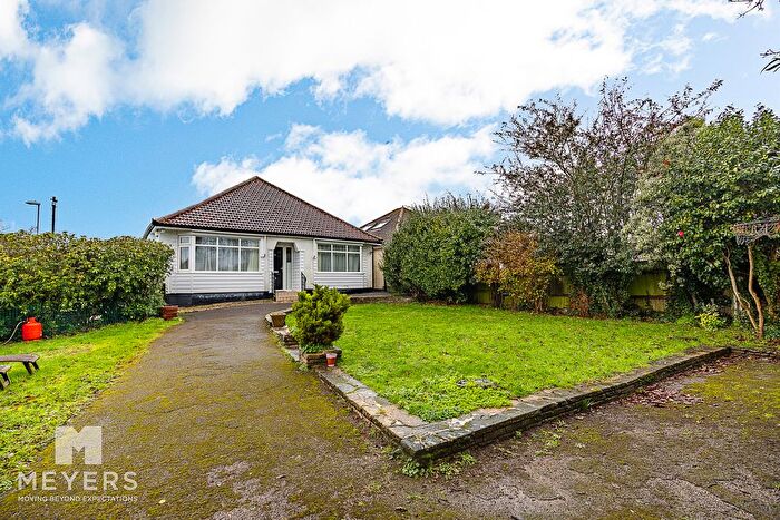 4 Bedroom Detached Bungalow For Sale In Oak Avenue, Christchurch, BH23