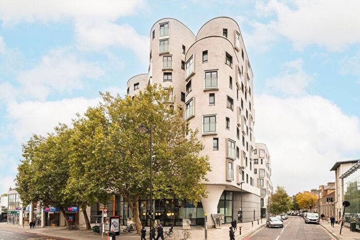 2 Bedroom Flat To Rent In St. Luke's Avenue, Clapham, SW4