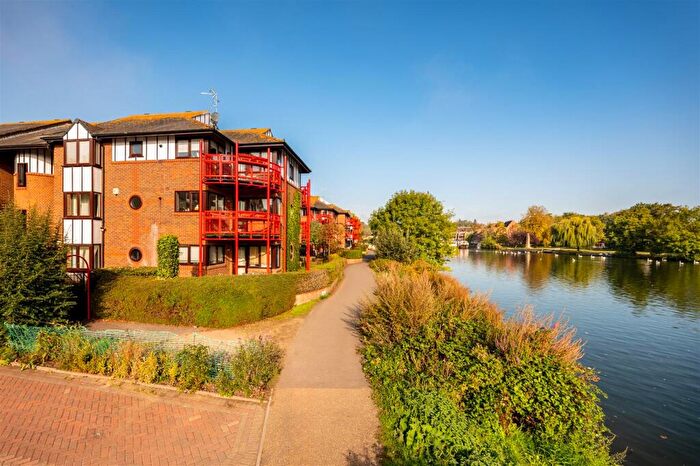3 Bedroom Apartment For Sale In Caversham Wharf, Waterman Place, Reading, RG1