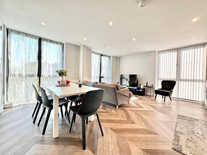 3 Bedroom Apartment To Rent In Rotherhithe Old Road, SE16