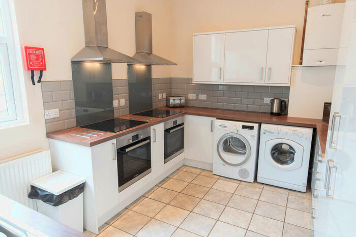 6 Bedroom Semi-Detached House To Rent In Upper Garth Road, Bangor, Gwynedd, LL57