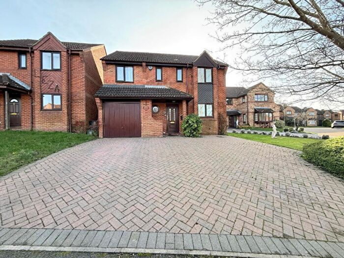 4 Bedroom Detached House For Sale In Lippitts Hill, Luton, LU2