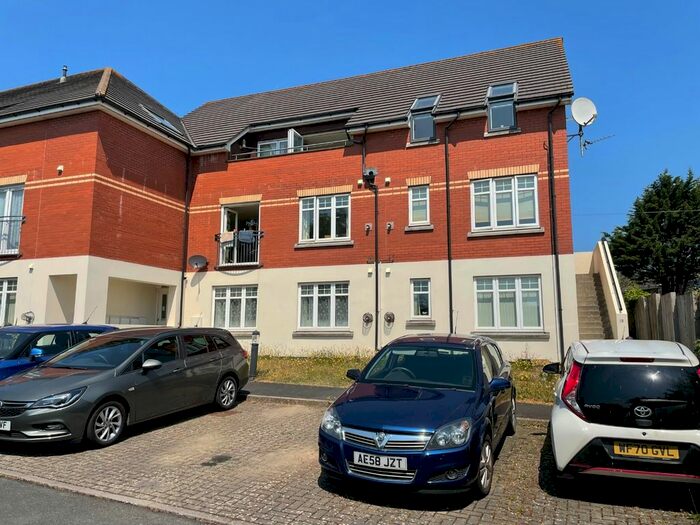 3 Bedroom Flat To Rent In Clovelly Road, Bideford, EX39
