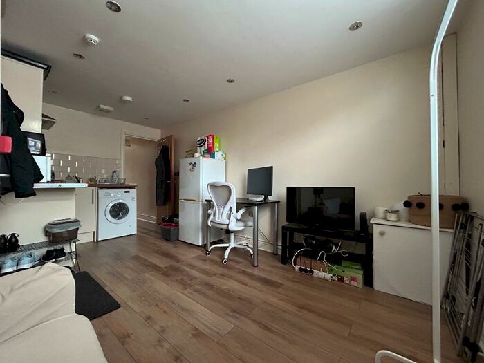 1 Bedroom Flat To Rent In Treherbert Street, Cardiff(City), CF24