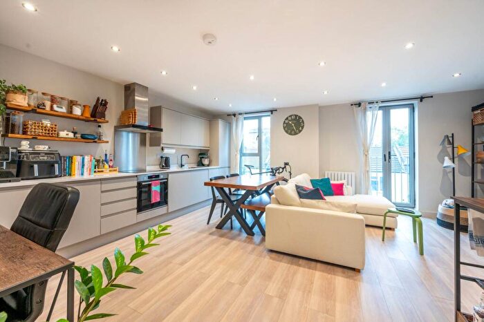 1 Bedroom Flat For Sale In Salman Road, Plaistow, London, E13