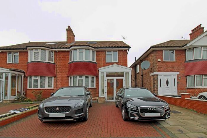 5 Bedroom Property To Rent In Vyner Road, London, W3