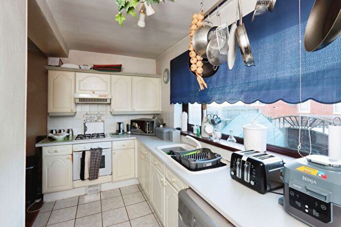 2 Bedroom Semi-Detached House For Sale In Newlands Avenue, Sheffield, South Yorkshire, S12