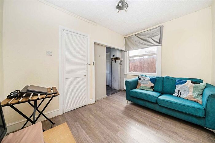 2 Bedroom Flat For Sale In Chapter Road, London, NW2