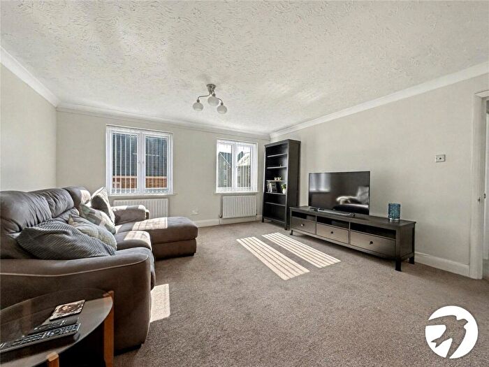1 Bedroom Flat For Sale In Bishops Walk, Rochester, Kent, ME1