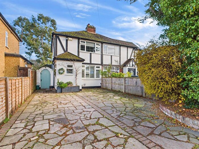 3 Bedroom Semi Detached House For Sale In Burwood Close, Hersham, Walton-On-Thames, KT12