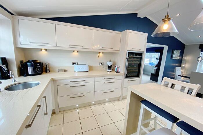 2 Bedroom Park Home For Sale In Lookout Park, Stoborough, Dorset, BH20 - Photo 9