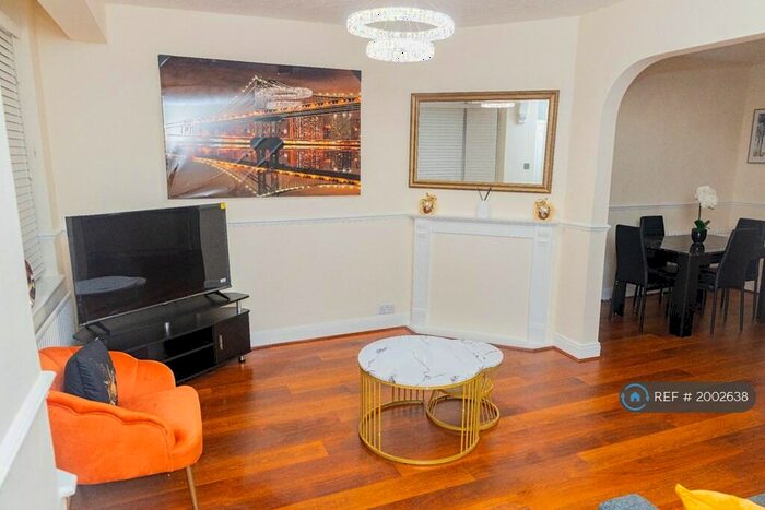 3 Bedroom Terraced House To Rent In Ashwood Avenue, Rainham, RM13