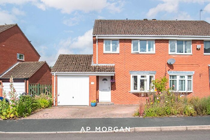3 Bedroom Semi-Detached House For Sale In Kingham Close, Winyates Green, Redditch, Worcestershire, B98