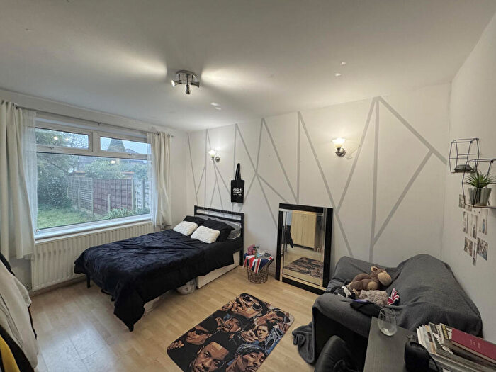 4 Bedroom Semi-Detached House To Rent In Parkville Road, Manchester, M20