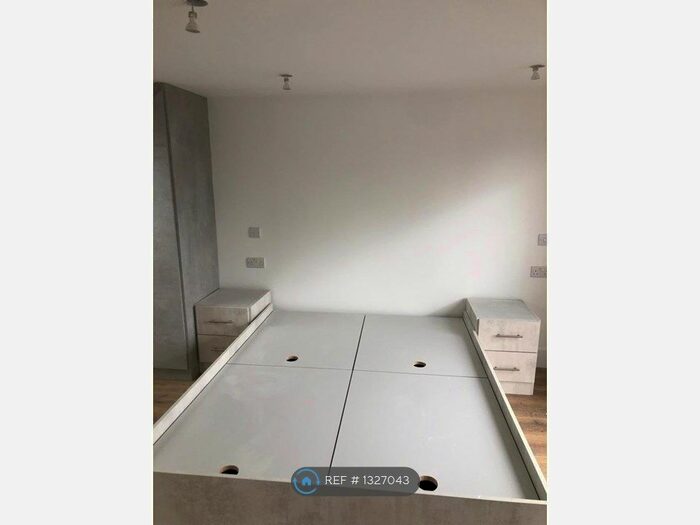 2 Bedroom Flat To Rent In Cains Lane, Feltham, TW14