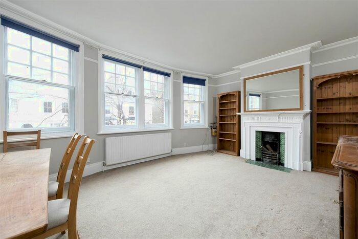 2 Bedroom Flat To Rent In High Street, Teddington, TW11