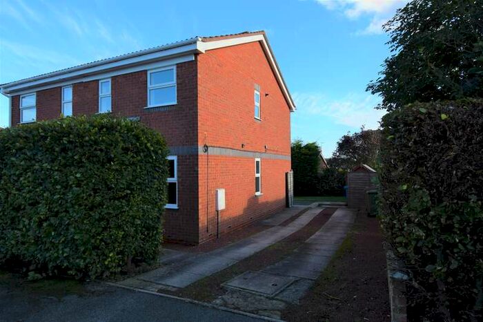 2 Bedroom Town House To Rent In The Lawns, Bridlington, YO16