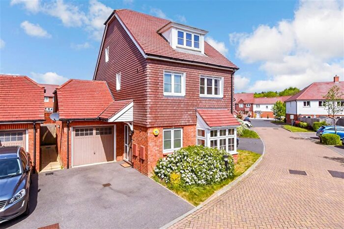 4 Bedroom Detached House For Sale In Hazelwood Close, Tonbridge, Kent, TN11
