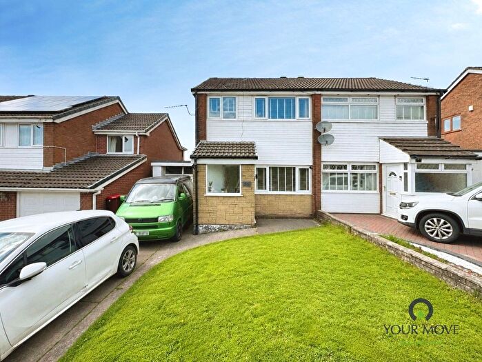 3 Bedroom Semi-detached House For Sale In Thorncliffe Drive, Darwen, Lancashire, BB3