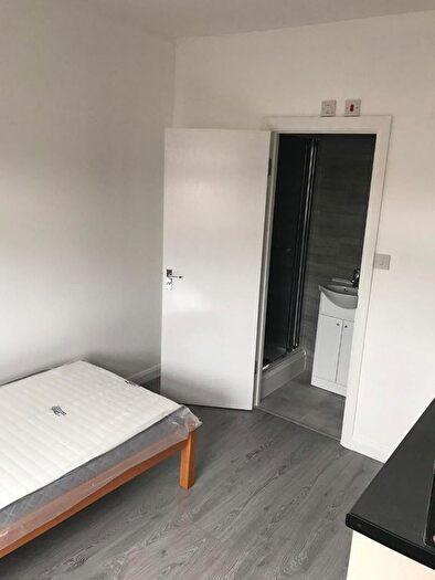 Studio To Rent In Green Lanes, London, N8
