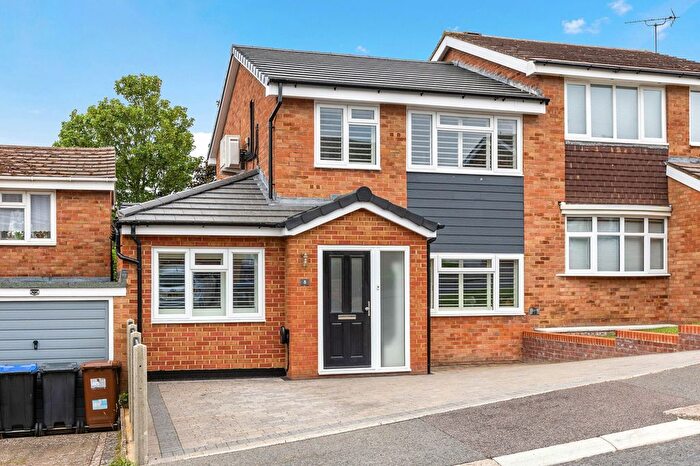 4 Bedroom Semi-Detached House For Sale In Lingfield Road, Royston, SG8