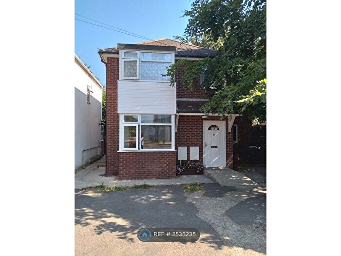 2 Bedroom Flat To Rent In Whitton Dene, Isleworth, TW7