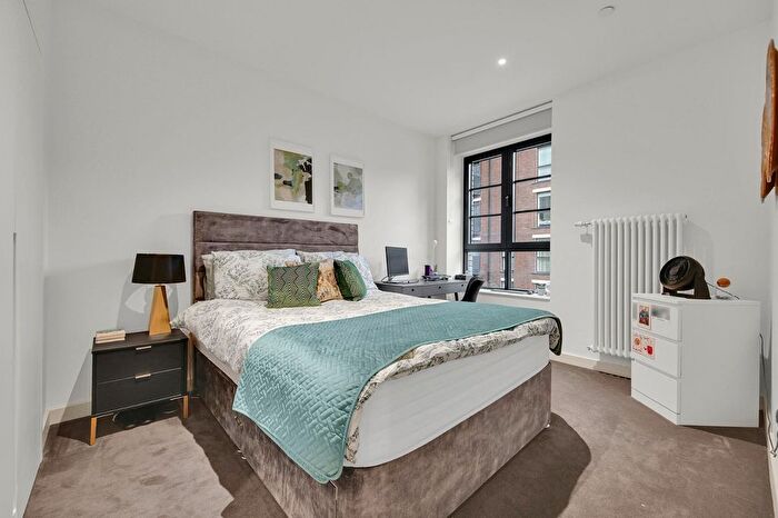 2 Bedroom Flat To Rent In Goodluck Hope Walk, London, E14