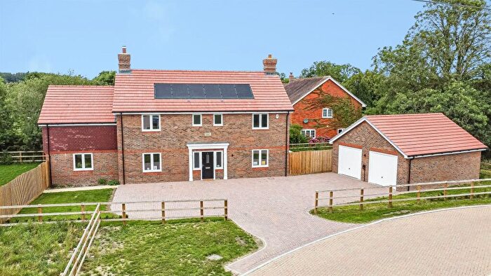 4 Bedroom Detached House For Sale In Fields View Close, Pamber End, Tadley, RG26