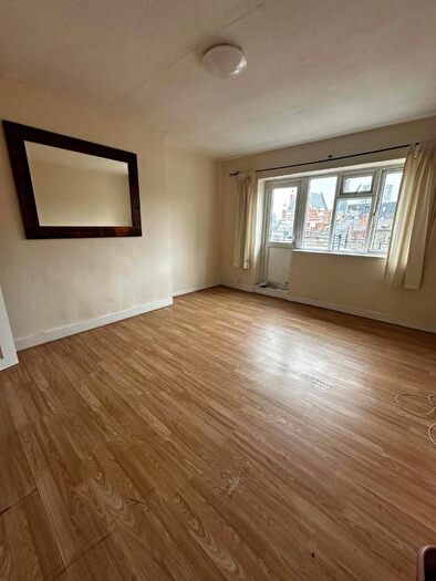 3 Bedroom Flat To Rent In Finn House, Bevenden Street, London, N1