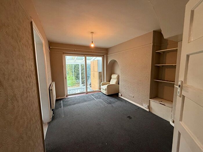 4 Bedroom Semi-detached House To Rent In Laughton Road, Northolt, UB5