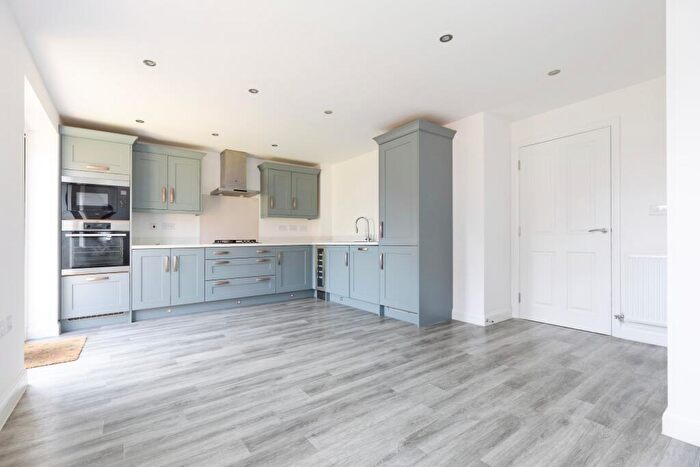 4 Bedroom Detached House For Sale In Talbot Drive, Warwick, CV34