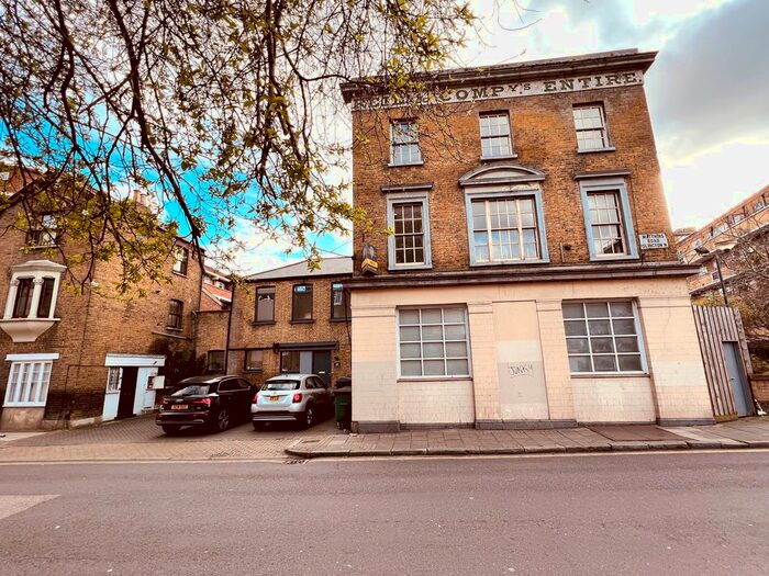 3 Bedroom Flat To Rent In Matthias Road, London, N16