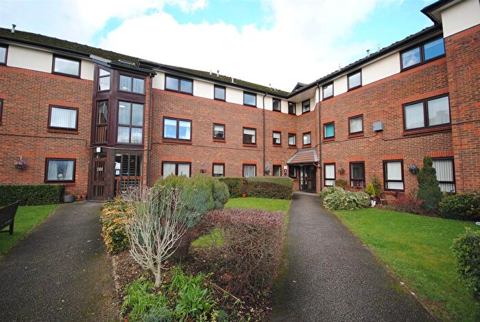2 Bedroom Property For Sale In First Avenue, Watford, WD25