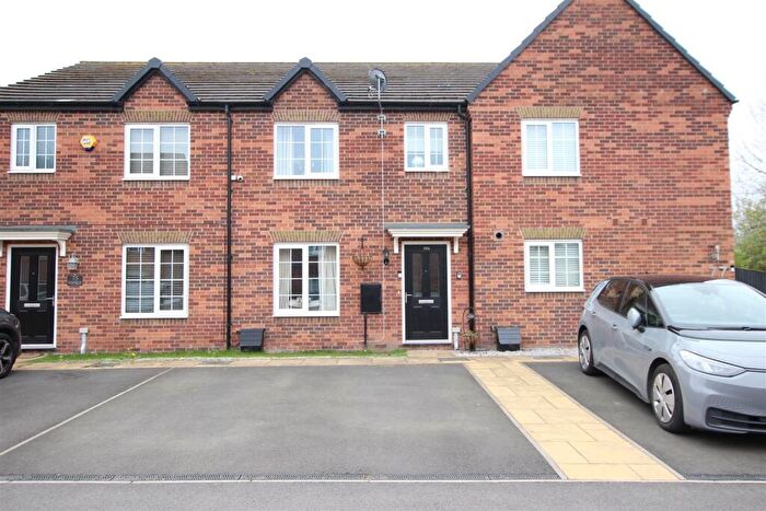 3 Bedroom Town House For Sale In Heatherfields Crescent, Rossington, Doncaster, DN11