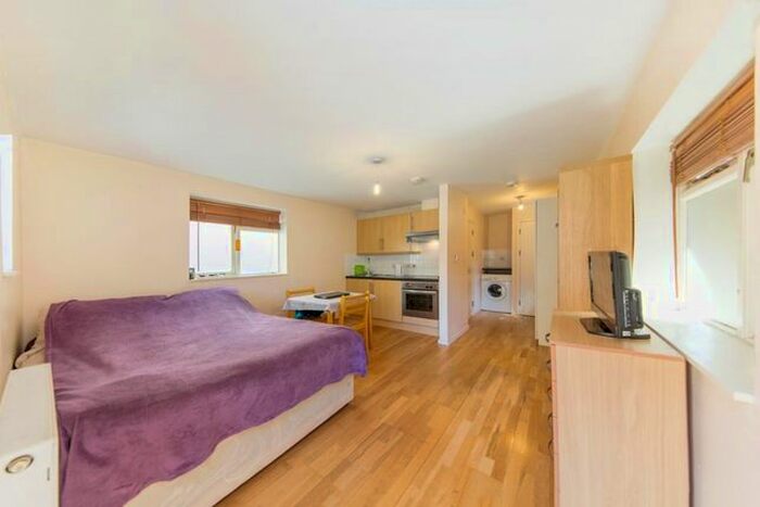 Studio To Rent In Camberwell Road, London, SE5