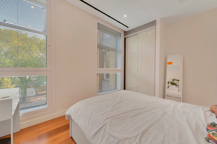 1 Bedroom Flat To Rent In Highbury Crescent, Highbury, London, N5