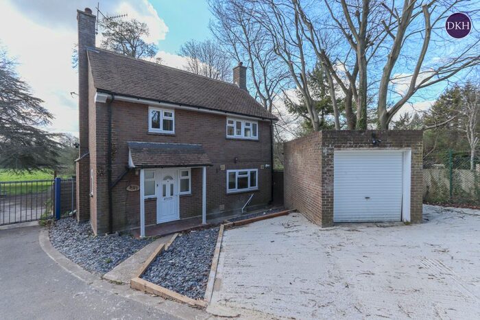 3 Bedroom Detached House To Rent In Hempstead Road, Watford, WD17