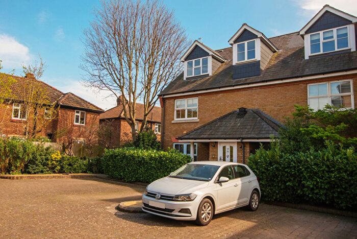 1 Bedroom Flat To Rent In Tersha Street, Richmond, TW9