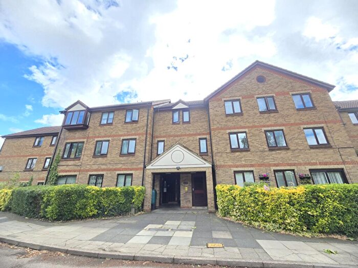 2 Bedroom Apartment To Rent In Deanery Close, East Finchley., N2